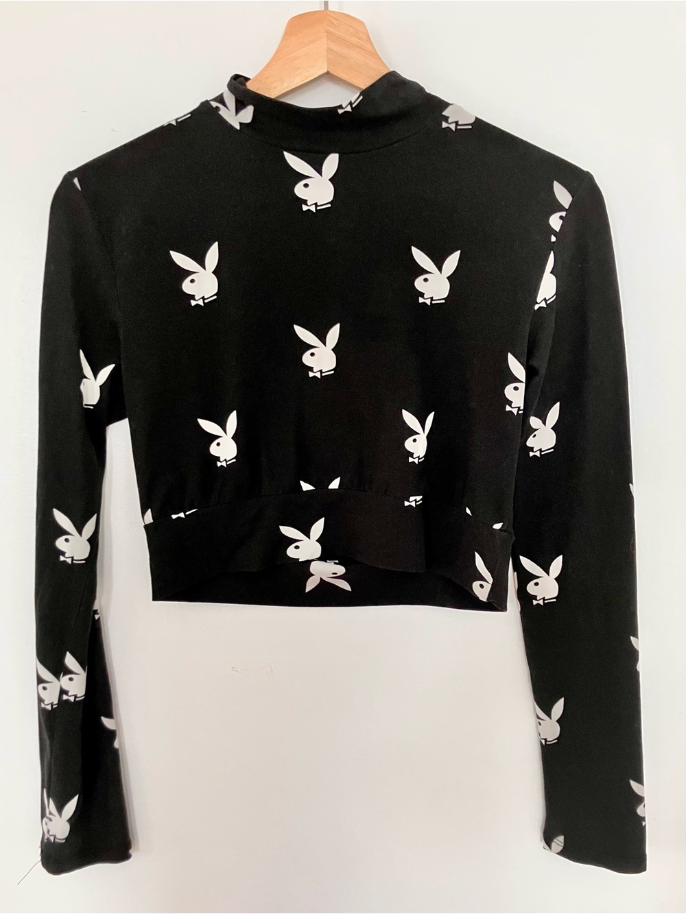 PLAYBOY Black and White Logo-Print Cropped Tee